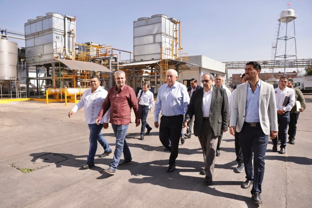 Acuerdo entre Bedolla y Segalmex para fortalecer sector ganadero y lechero de Michoacán