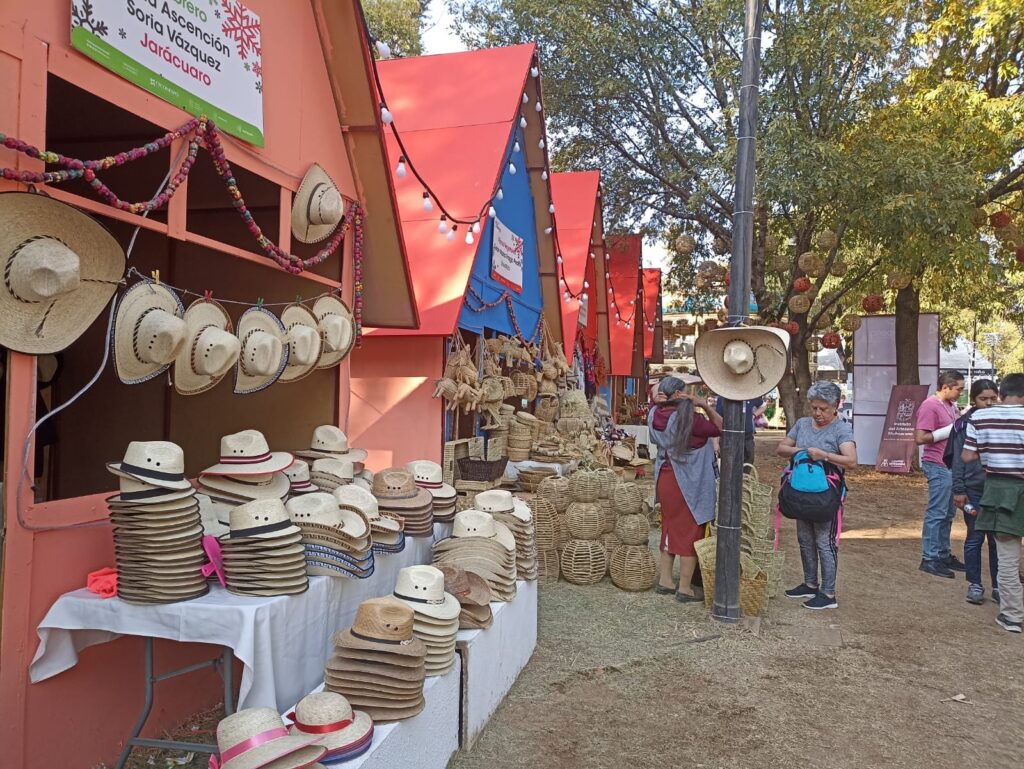 Últimos días de la venta de artesanía en la Villa Navideña