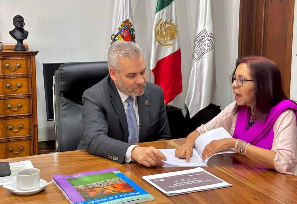 Bedolla solicitará a SEP libros de texto que no sean entregados en otros estados