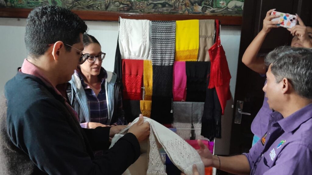 Va Instituto del Artesano por marca colectiva para textiles de Jiquilpan